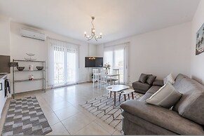 Urban Scene - Free Parking