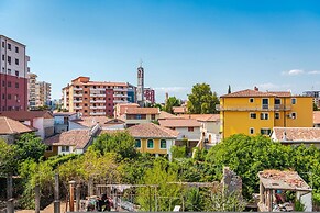 Urban Scene - Free Parking