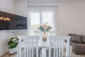 Urban Scene - Free Parking