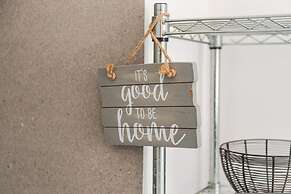 Urban Scene - Free Parking