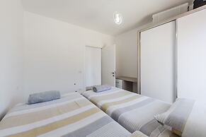 Urban Scene - Free Parking