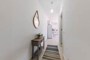 Urban Scene - Free Parking