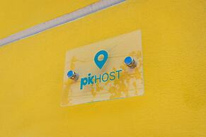 Urban Scene - Free Parking