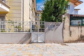 Urban Scene - Free Parking