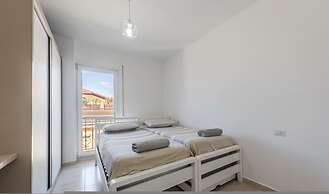 Urban Scene - Free Parking