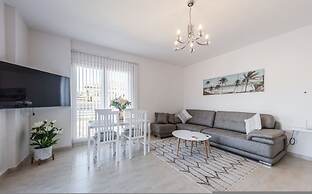 Urban Scene - Free Parking