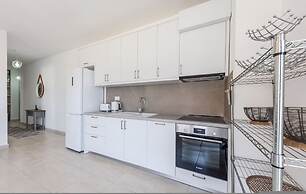 Urban Scene - Free Parking