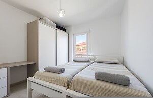 Urban Scene - Free Parking