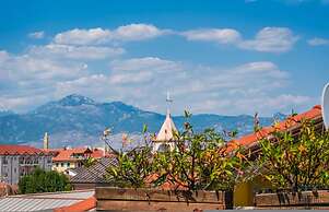 Urban Scene - Free Parking