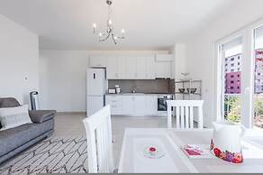 Urban Scene - Free Parking