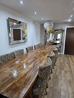 Contractor Bookers at Infinity Apartments