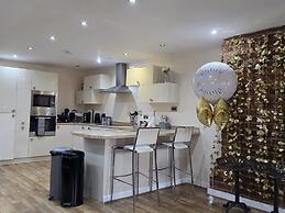 Contractor Bookers at Infinity Apartments