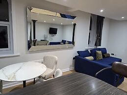 Contractor Bookers at Infinity Apartments