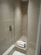 Contractor Bookers at Infinity Apartments