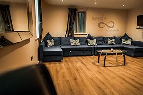 Contractor Bookers at Infinity Apartments