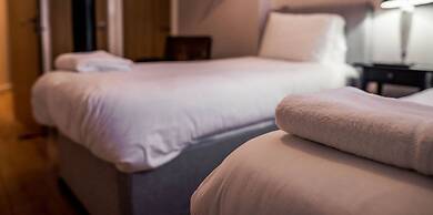 Contractor Bookers at Infinity Apartments