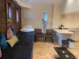 Contractor Bookers at Infinity Apartments