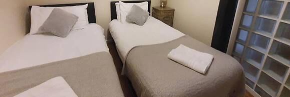 Contractor Bookers at Infinity Apartments