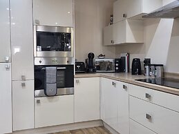 Contractor Bookers at Infinity Apartments