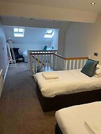 Contractor Bookers at Infinity Apartments