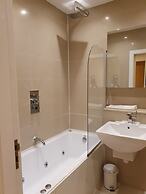 Contractor Bookers at Infinity Apartments