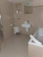 Contractor Bookers at Infinity Apartments