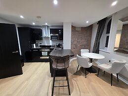 Contractor Bookers at Infinity Apartments