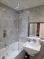 Contractor Bookers at Infinity Apartments