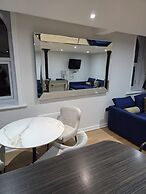 Contractor Bookers at Infinity Apartments