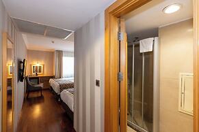 Crestium Hotel Premium Square