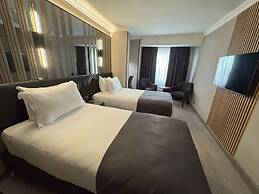 Aven Hotel