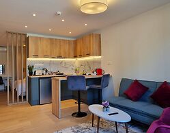 10 Apartments & Suites Athens