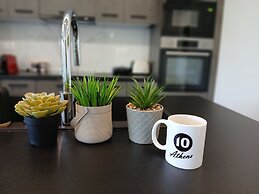 10 Apartments & Suites Athens