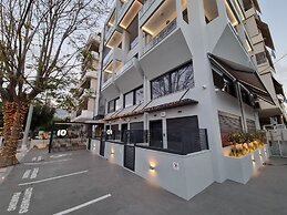 10 Apartments & Suites Athens