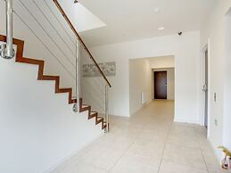 Apartment in Milton Keynes Near Canary Karaoke