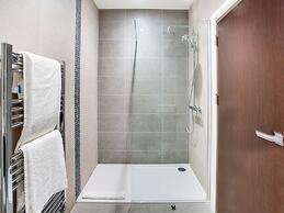 Apartment in Milton Keynes Near Canary Karaoke