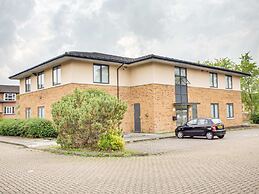 Apartment in Milton Keynes Near Canary Karaoke