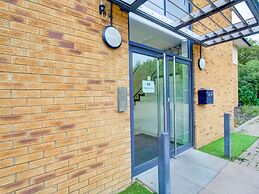 Apartment in Milton Keynes Near Canary Karaoke