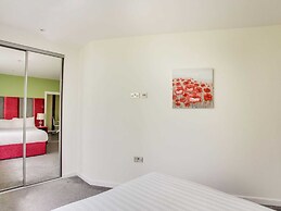 Apartment in Milton Keynes Near Canary Karaoke