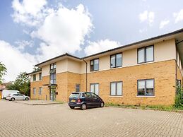 Apartment in Milton Keynes Near Canary Karaoke