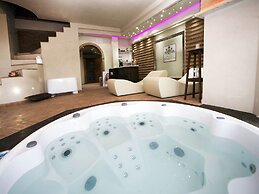 Mansion in Montefiascone With Swimming Pool