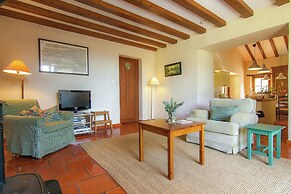 Marvelous Holiday Home in Issac With Swimming Pool