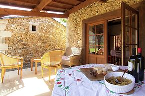 Marvelous Holiday Home in Issac With Swimming Pool