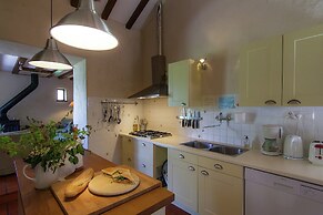 Marvelous Holiday Home in Issac With Swimming Pool