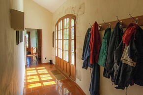 Marvelous Holiday Home in Issac With Swimming Pool