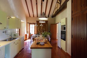 Marvelous Holiday Home in Issac With Swimming Pool