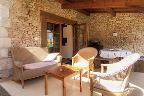 Marvelous Holiday Home in Issac With Swimming Pool