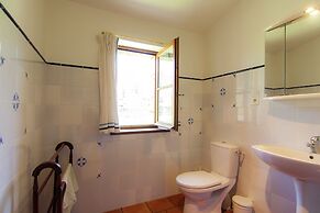Marvelous Holiday Home in Issac With Swimming Pool