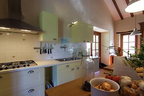 Marvelous Holiday Home in Issac With Swimming Pool