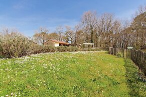 Marvelous Holiday Home in Issac With Swimming Pool
